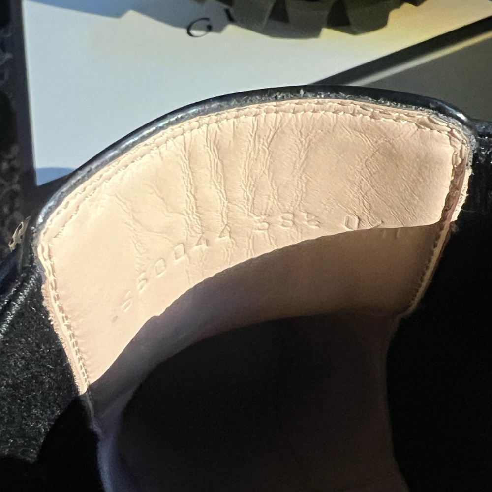 Ankle boots in shinny black leather with detachable ankle strap with crystals. - Picture 2 of 6